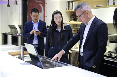 1555461347817213z79j.jpg 参观1.jpg