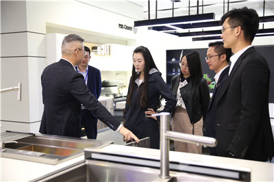 1555461370816190F1ki.jpg 参观3.jpg