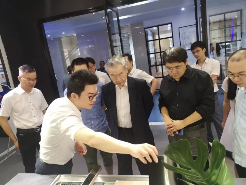 1565656183567578WHLZ.jpg 签约3.jpg