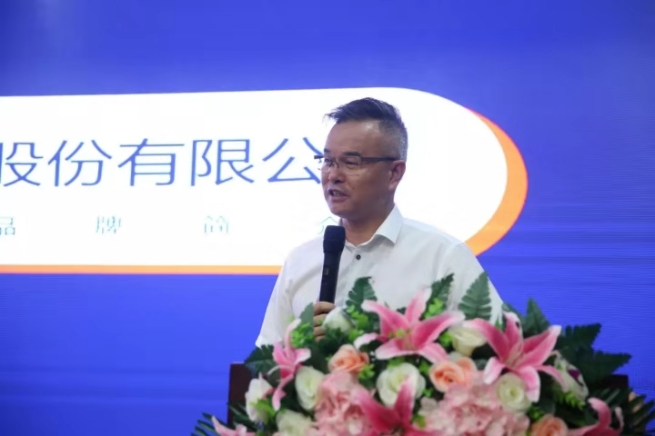 15656561936931056FuU.jpg 签约四.jpg